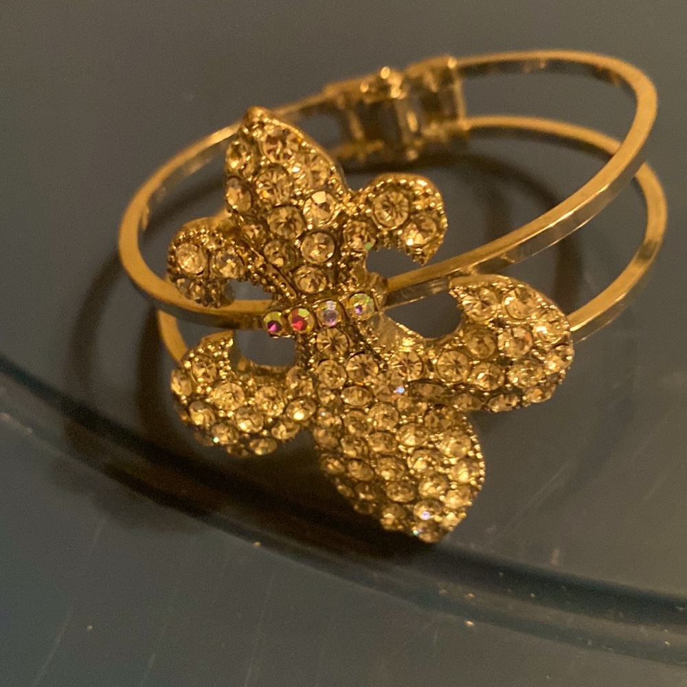 I got this beautiful diamond bracelet